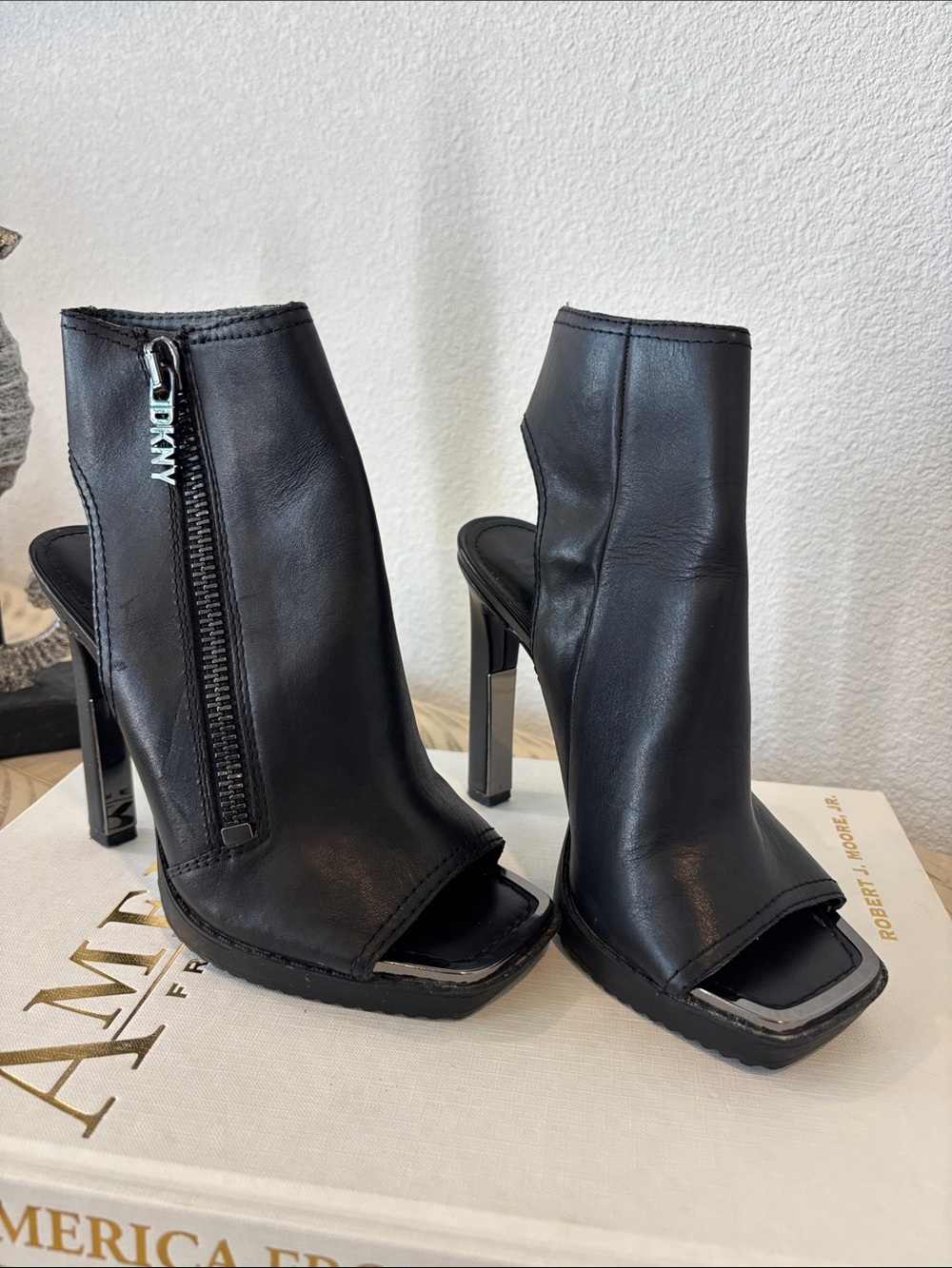 🖤👠DKNY Black Leather Open-Toe Zip High Heel Booties